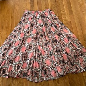 NWOT Gorgeous, Soft & Flowy, Maxi Skirt, Sz.L